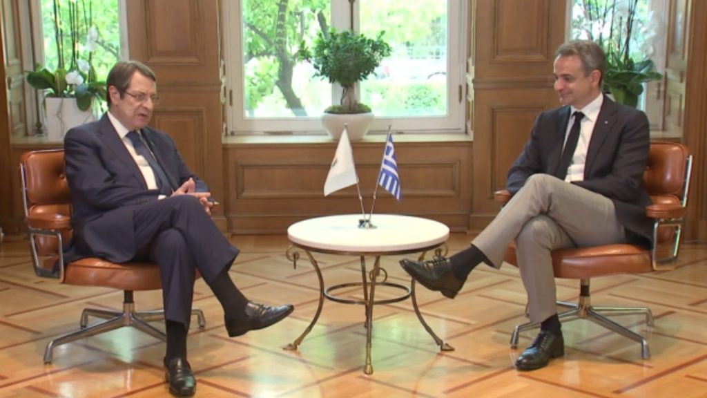 Συνάντηση Μητσοτάκη και Αναστασιάδη στο Μαξίμου – Η ατζέντα της συζήτησης