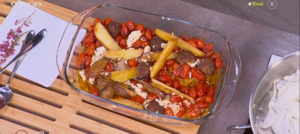 Ο Γιώργος Τσούλης φτιάχνει hot dog με κοκκινιστά κεφτεδάκια και μετσοβόνε & κεφτεδάκια με φέτα και ντοματίνια