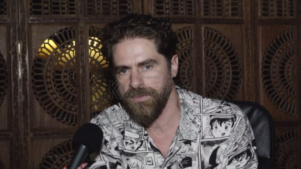 Δημήτρης Λάλος: «Το θέατρο δείχνει το φως…καμία ανοχή σε όποιον εκμεταλλεύεται τη θέση του και την εξουσία του»