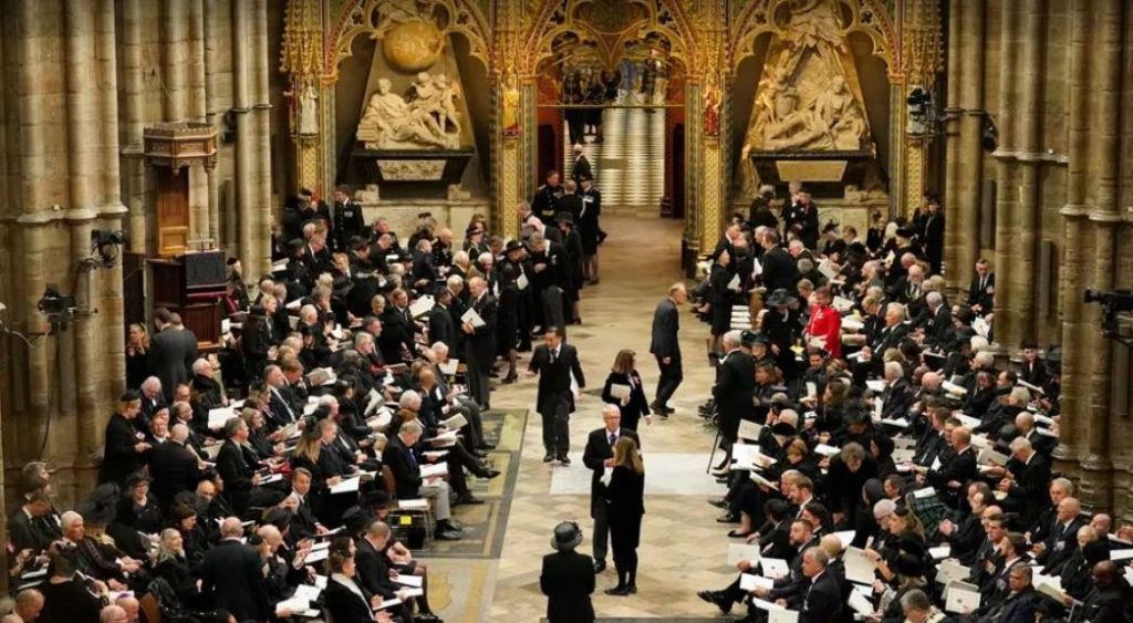 Βασίλισσα Ελισάβετ: Φωτογραφίες και βίντεο από το Αββαείο του Γουεστμίνστερ
