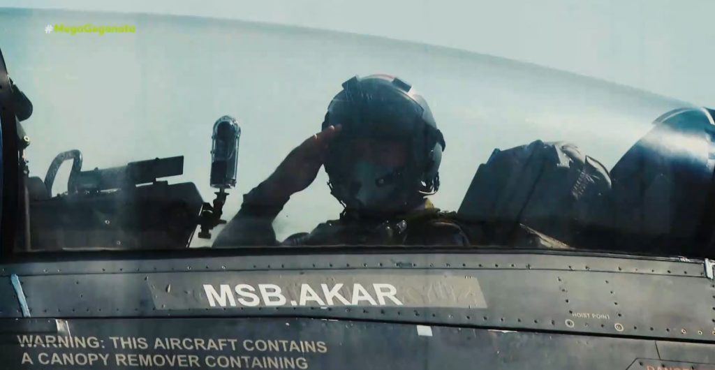 Χουλουσί Ακάρ: Πέταξε με F-16 ντυμένος πιλότος πάνω από το βόρειο Αιγαίο