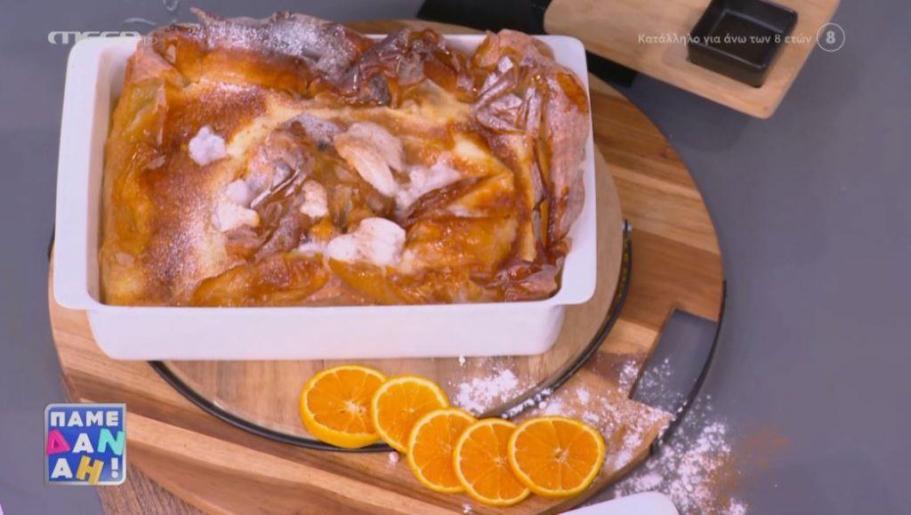 Ο Τίμος Ζαχαράτος μάς φτιάχνει ζουμερή πορτοκαλόπιτα