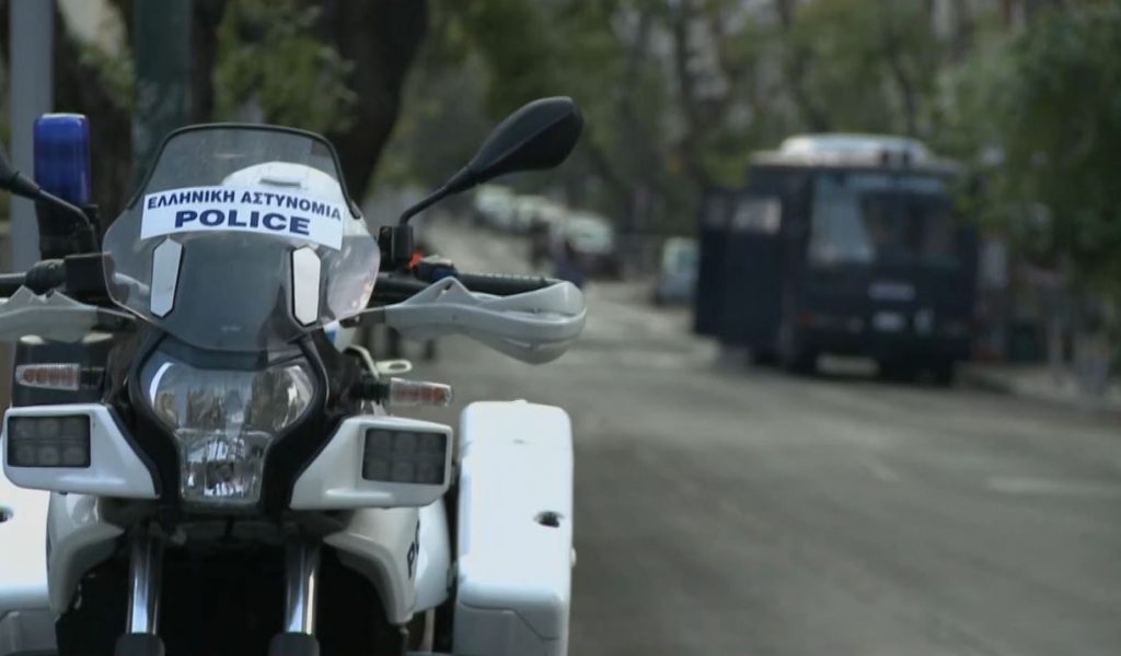 Περιστέρι: Αγώνας δρόμου του διευθυντή και της αστυνομίας για να μεταφέρουν ανήλικη μαθήτρια στο νοσοκομείο