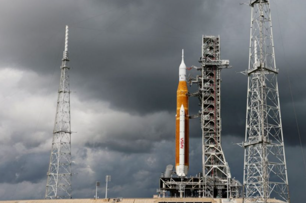 NASA: Ματαιώθηκε λόγω νέας διαρροής η εκτόξευση του Artremis I στη Σελήνη