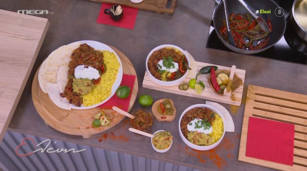 Ο Γιώργος Τσούλης φτιάχνει πύργο από νάτσος με κιμά