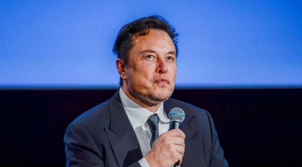 Έλον Μασκ: Ετοιμάζεται να διακόψει το δωρεάν δορυφορικό ίντερνετ στην Ουκρανία
