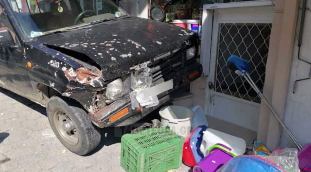 Καλαμπάκα: Αγροτικό όχημα παρέσυρε τρία άτομα σε λαϊκή αγορά – Σοβαρά τραυματισμένη η σύζυγος του οδηγού
