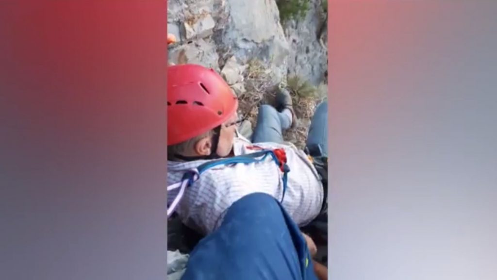 Κρήτη: Καρέ – καρέ η διάσωση εγκλωβισμένου άντρα στο Φαράγγι της Σαμαριάς