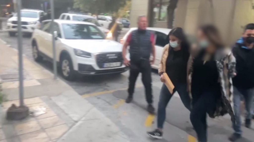 Κρήτη: Στην ανακρίτρια η 38χρονη που έριξε το καυστικό υγρό στον σύζυγό της – Ζήτησε προθεσμία για να απολογηθεί το Σάββατο