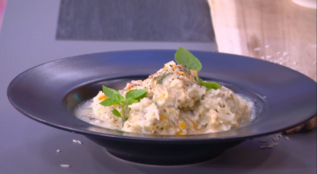 Ο Τίμος Ζαχαράτος φτιάχνει vegeterian γιουβαρλάκια με μανιτάρια