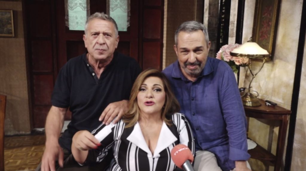 «Μπαμπάδες με ρούμι»: Στα backstage της φωτογράφισης του θιάσου λίγο πριν την πρεμιέρα