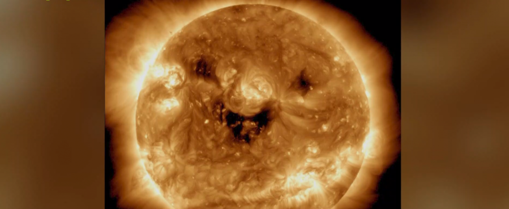 NASA: Το χαμόγελο του Ήλιου