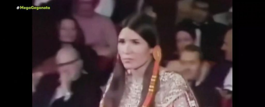 Sacheen Littlefeather: Έφυγε από τη ζωή η Ινδιάνα που αρνήθηκε να παραλάβει το Όσκαρ του Μάρλον Μπράντο
