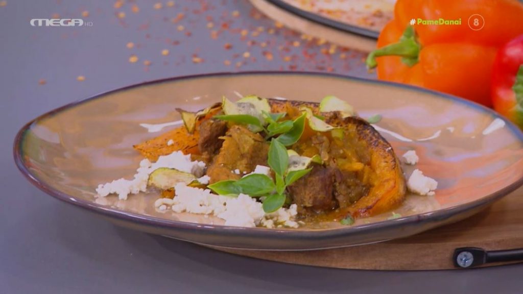 Ο Τίμος Ζαχαράτος μάς φτιάχνει χοιρινή τηγανιά με κολοκύθα