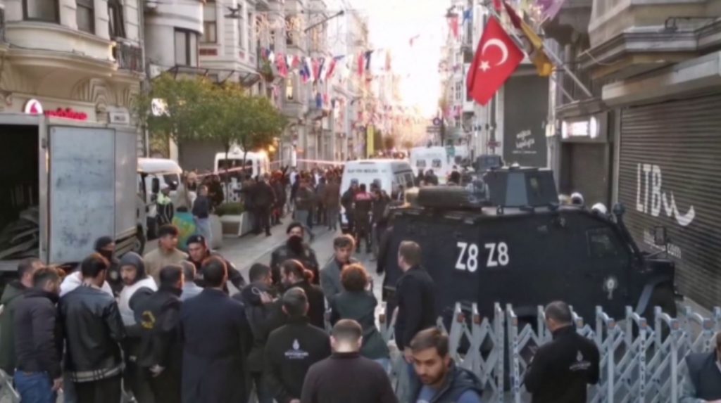 Καρέ καρέ η επιχείρηση σύλληψης της ύποπτης για την έκρηξη στην Κωνσταντινούπολη