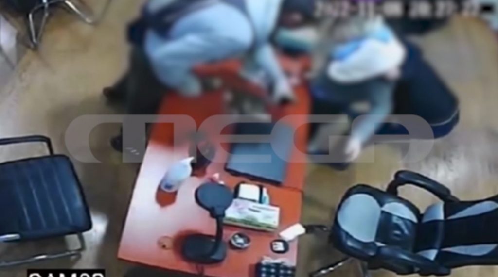 Αδίστακτοι ληστές επιτέθηκαν σε εργαζόμενη και την μαχαίρωσαν