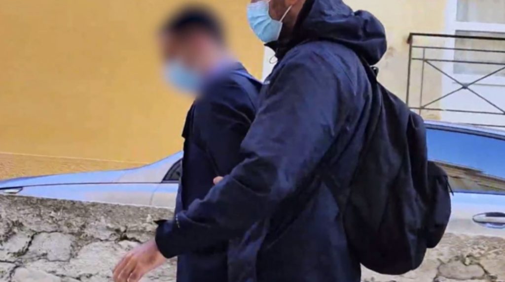 Δολοφονία Γαρυφαλλιάς: Στη Σύρο δικάζεται ο φίλος της που την έριξε στον γκρεμό – Το «κατηγορώ» της μητέρας της