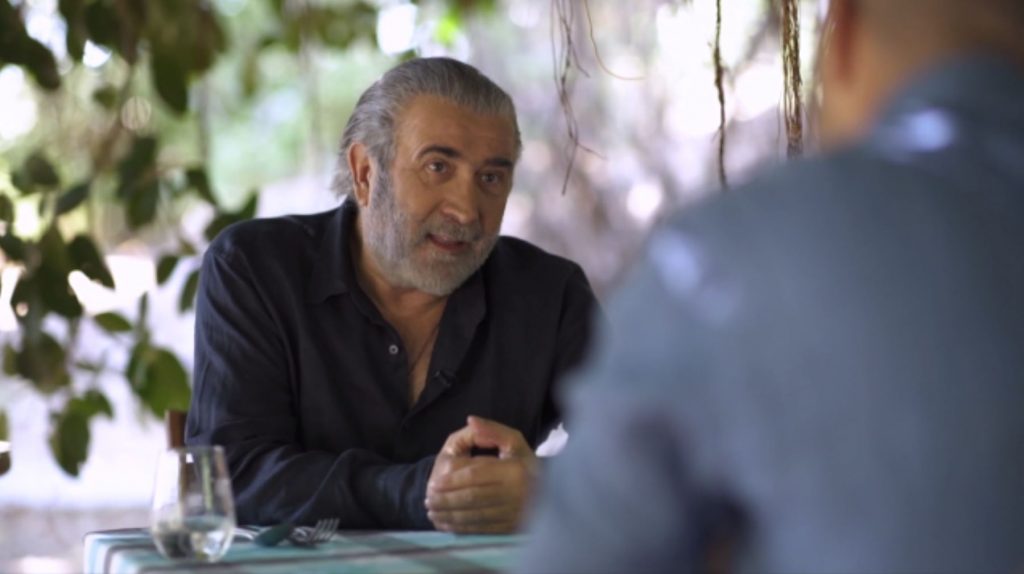 «Fishy»: Αποκλειστικό απόσπασμα από το επεισόδιο της Κυριακής – Καλεσμένος ο Λάκης Λαζόπουλος