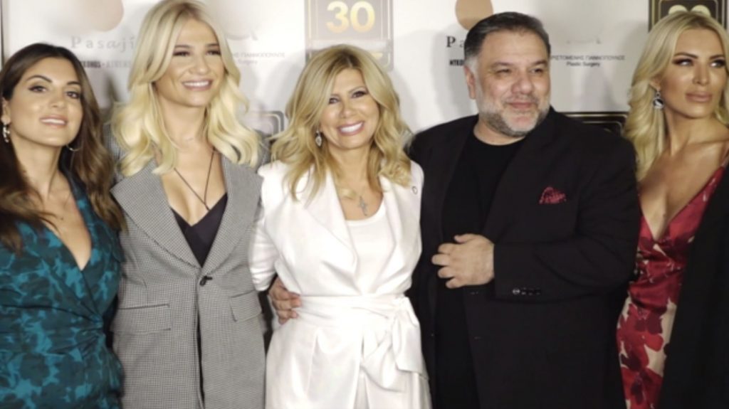 Ζήνα Κουτσελίνη: «Αν κοιτάξω ψηλά στον ουρανό μόνο ευχαριστώ έχω να πω για αυτά τα 30 χρόνια»