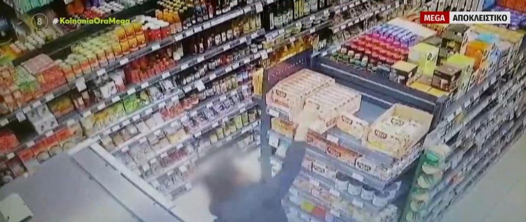 Παλαιό Φάληρο: Φόβος και τρόμος έχει γίνει η «κλέφτρα των μίνι μάρκετ» – Βίντεο ντοκουμέντο από τη δράση της