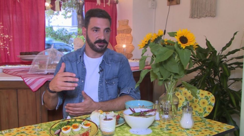 Μιχάλης Μόσχου: Το πρωί σεφ και το βράδυ τραγουδιστής