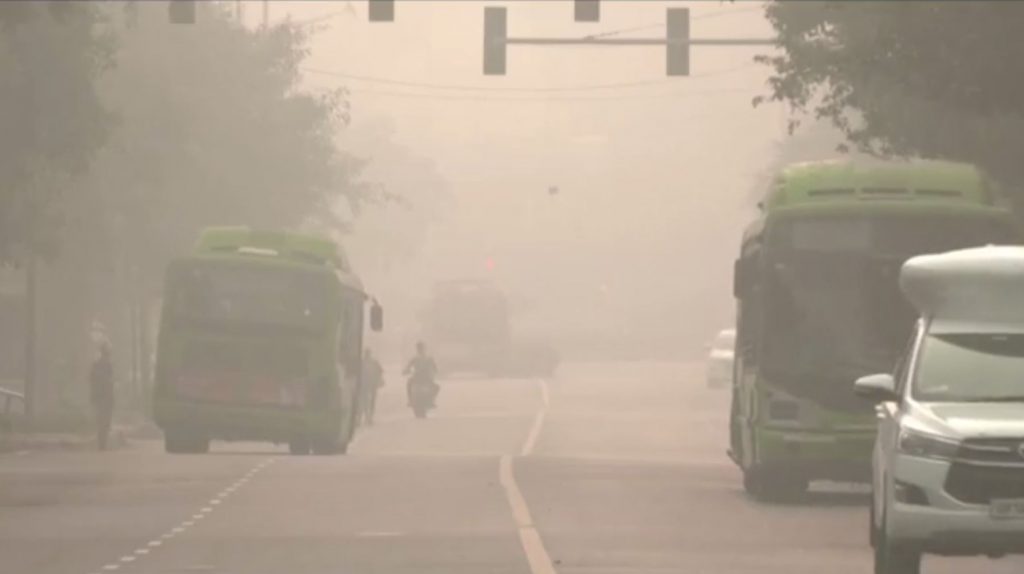 Ινδία: Τοξικό νέφος «σκέπασε» το Νέο Δελχί – Κλειστά τα δημοτικά σχολεία