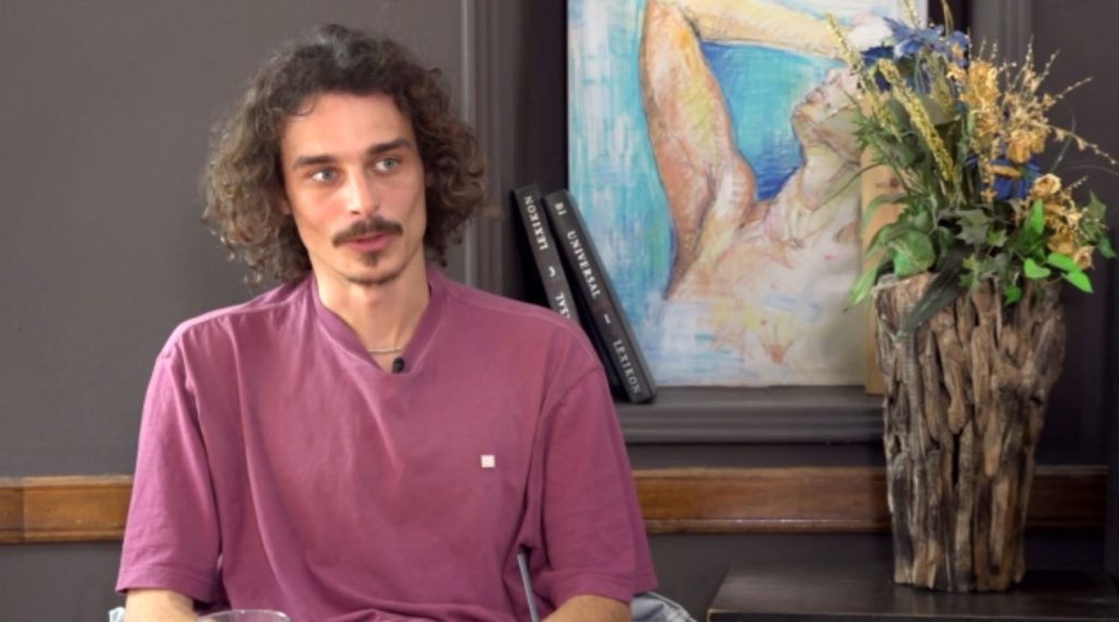 Νίκος Κούκας: «Μου έχει τύχει να ερωτευτώ φίλη μου και είναι κάτι που χρησιμοποιώ και για τον ρόλο»