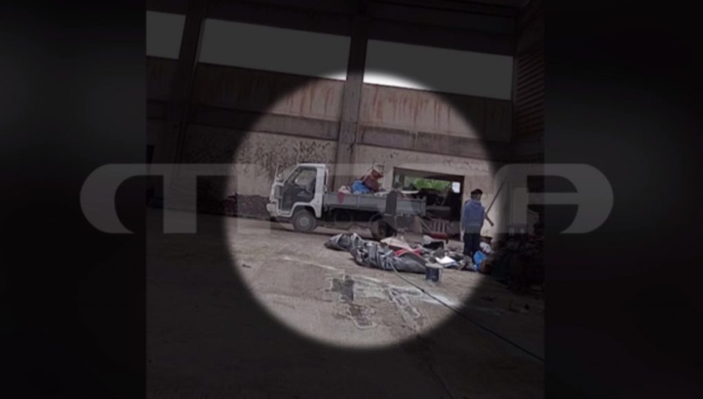 «Κιβωτός του Κόσμου»: Ζητούσαν ρούχα και ύστερα τα έκαιγαν