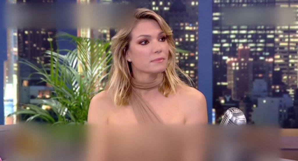 Βίκυ Καγιά: «Το πιο διάσημο πρόσωπο που με έχει φλερτάρει είναι ο Τζουντ Λο»