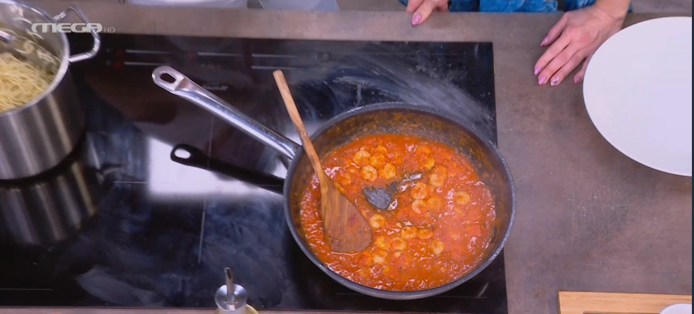 Η Χριστίνα Αλούπη φτιάχνει γρήγορη γαριδομακαρονάδα