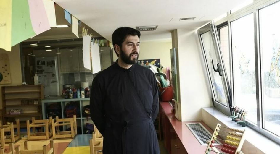 «Κιβωτός του Κόσμου»:  «Ξηλώνουν» πατέρα Αντώνιο και πρεσβυτέρα