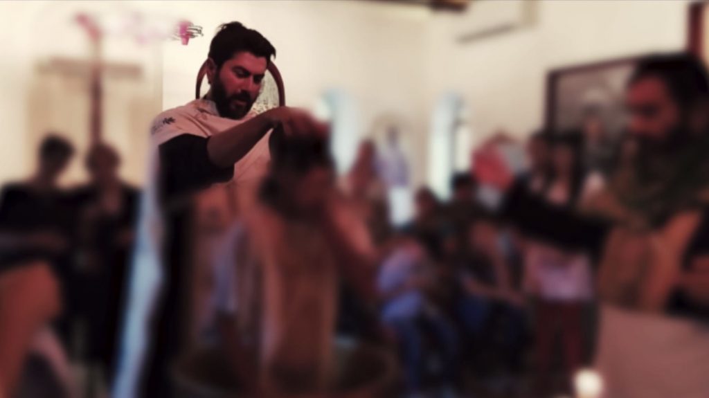 «Κιβωτός του Κόσμου»: Σοβαρές καταγγελίες για ομαδικές βαφτίσεις παιδιών