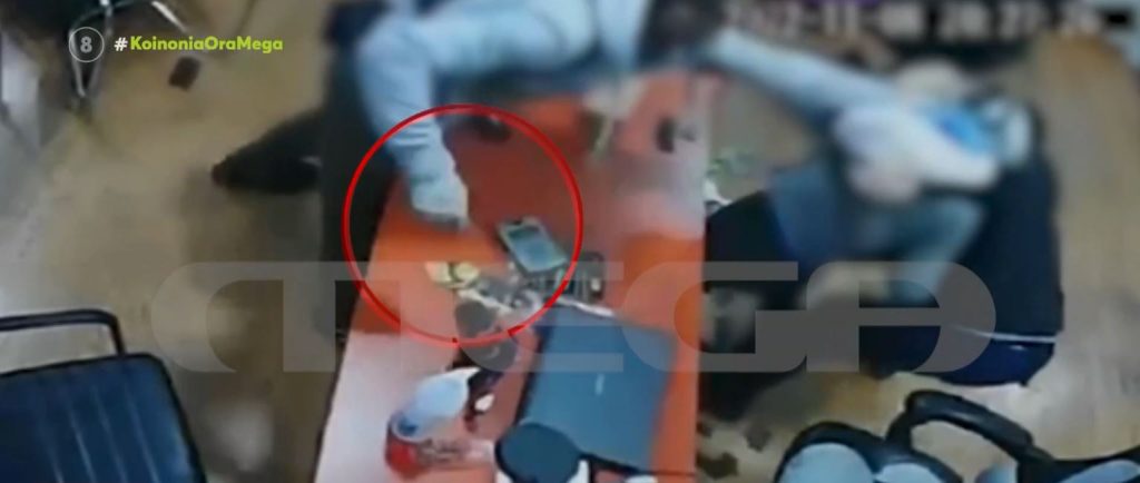 Αιματηρή ληστεία σε ενεχυροδανειστήριο της Αθήνας – Με τραύματα στους πνεύμονες νοσηλεύεται η υπάλληλος που μαχαιρώθηκε