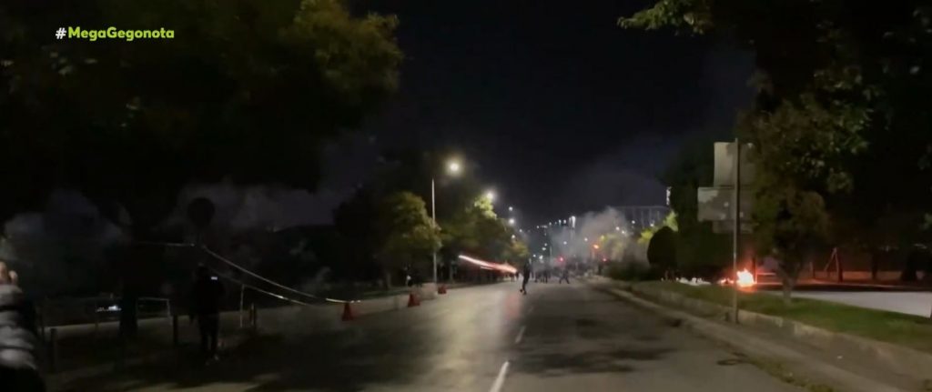 Θεσσαλονίκη: Εικόνες καταστροφής στο Αριστοτέλειο – Βρέθηκαν κρυμμένες μολότοφ