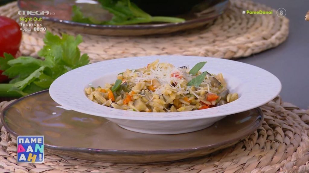 Ο Τίμος Ζαχαράτος ετοιμάζει κριθαρότο με λαχανικά