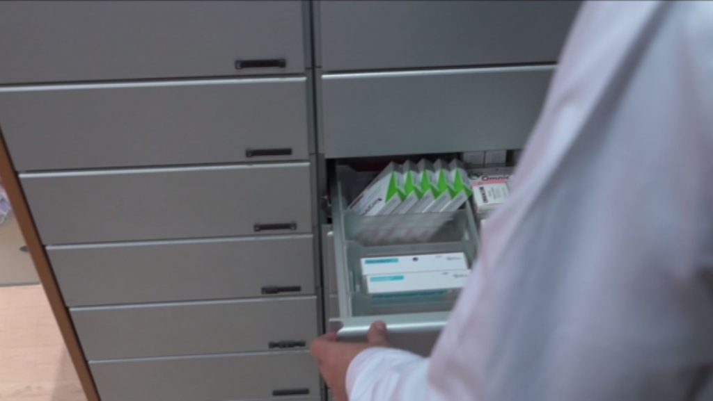 Ιώσεις: Έξαρση γρίπης & κορωνοϊού – Καμπανάκι για τις ελλείψεις φαρμάκων