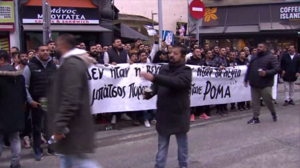 Τι υποστήριξε στην απολογία του ο αστυνομικός που πυροβόλησε τον 16χρονο Ρομά – Ένταση έξω από το δικαστικό μέγαρο