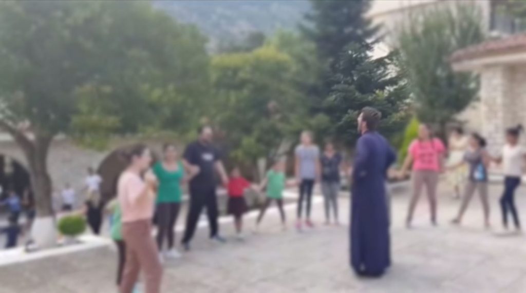 Μέχρι και ηπειρώτικο τραγούδι «πείραξαν» για τον πατέρα Αντώνιο