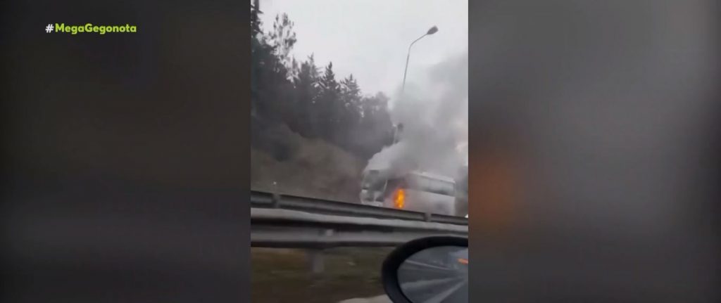 Θεσσαλονίκη: Φωτιά σε σχολικό λεωφορείο στον περιφερειακό – Συναγερμός στην Πυροσβεστική