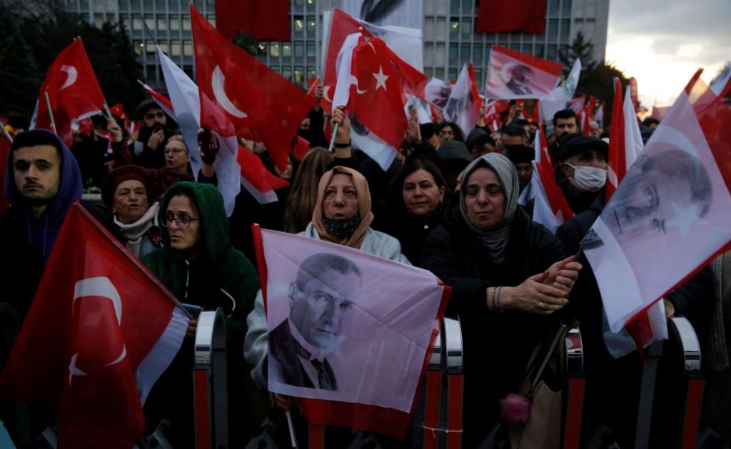 Τουρκία: Χιλιάδες στους δρόμους ενάντια στην καταδίκη του Εκρέμ Ιμάμογλου