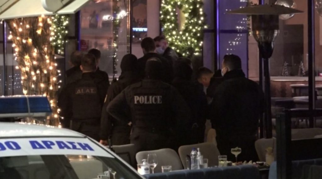 Νέα Σμύρνη: Έτρεχαν να σωθούν – Στιγμές πανικού μετά την ένοπλη επίθεση