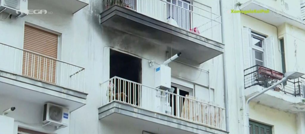 Θεσσαλονίκη: Φωτιά σε διαμέρισμα στο κέντρο της πόλης – Απεγκλωβίστηκαν 2 άτομα