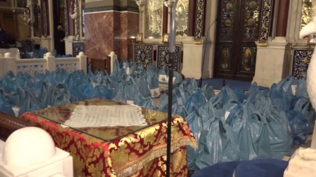 Η ΠΑΕ Ολυμπιακός στήριξε με τρόφιμα την Ιερά Μητρόπολη Πειραιώς