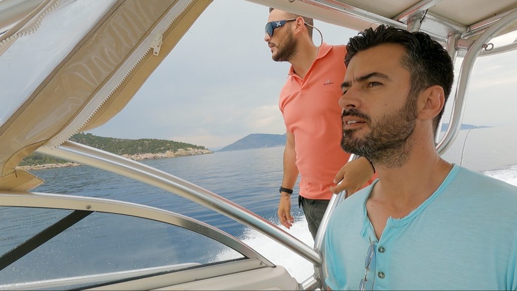 «Fishy»: Σαλπάρει με τον Σάκη Αρσενίου και τη Ναταλία Δραγούμη