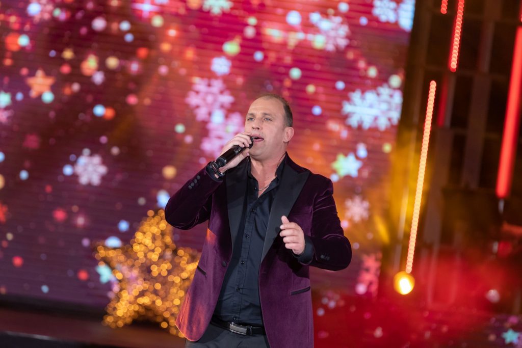 “Ακυβέρνητο καράβι” από τον Κώστα Σαφέτη στο Σπίτι με το MEGA