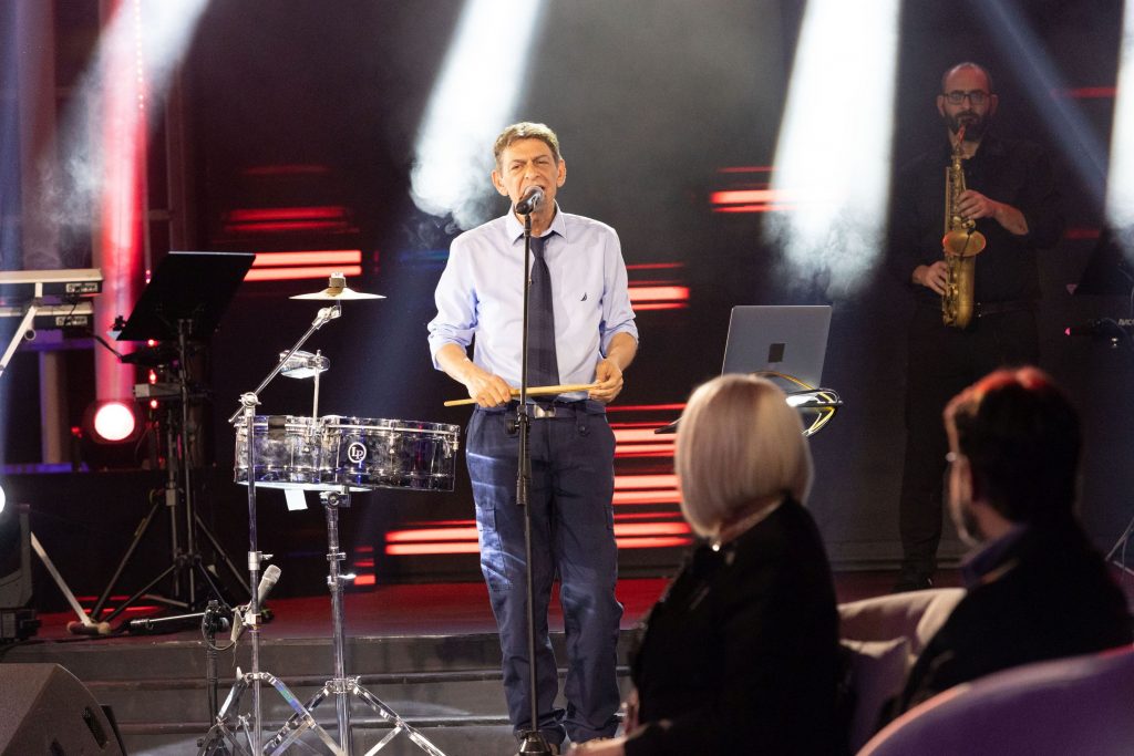 Σπίτι με το MEGA: Νοσταλγικό ταξίδι στα ’90s με τον Μιχάλη Ρακιντζή