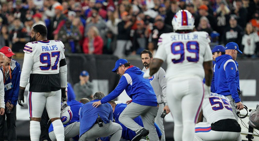 Σοκαριστικές σκηνές στο NFL: Παίκτης κατέρρευσε μετά από σύγκρουση με αντίπαλο