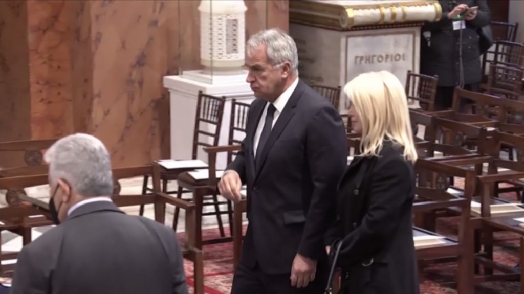 Κηδεία τέως βασιλιά Κωνσταντίνου: Μαίνεται η πολιτική αντιπαράθεση για την παρουσία των «γαλάζιων» βουλευτών