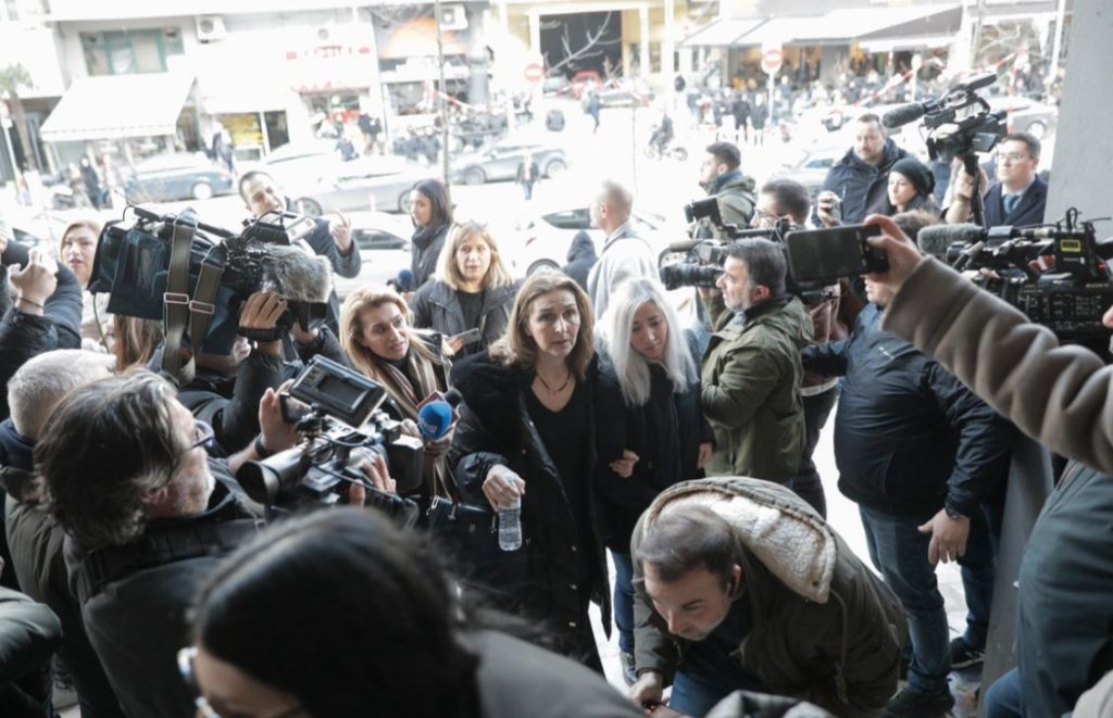 Δίκη Άλκη Καμπανού: Το ξέσπασμα της μητέρας του – «Θέλω να μάθω γιατί τον σκότωσαν»