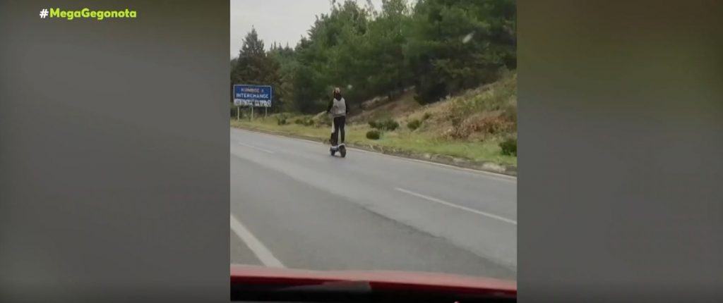 Απίστευτος αναβάτης τρέχει με πατίνι πάνω από 100 χιλιόμετρα